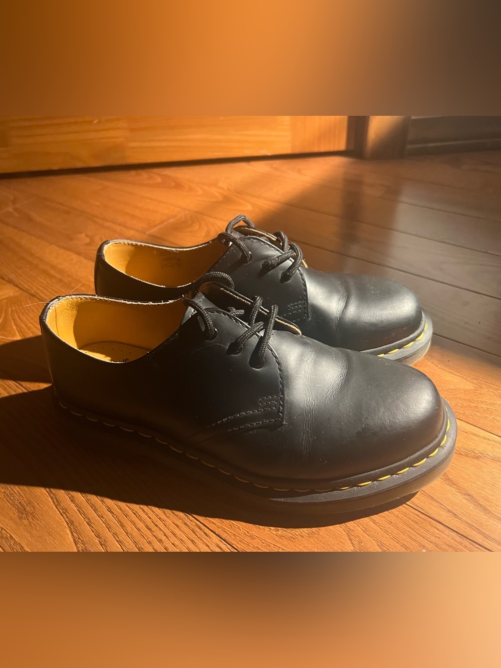 Dr. Martens Black Leather 3-Eye Derby size 6